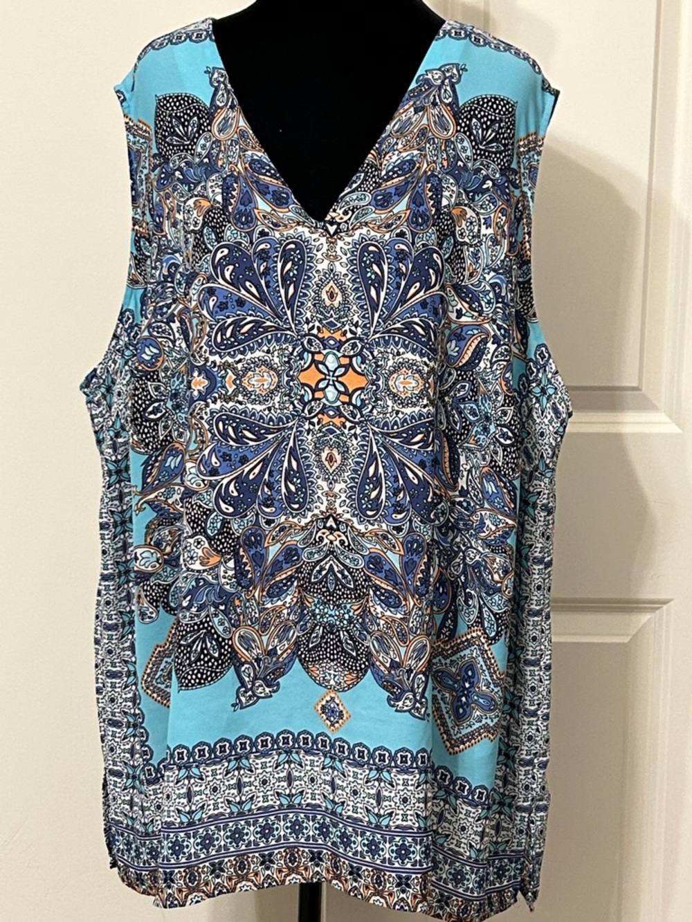 Violet + Claire Sleeveless V-Neck Blue Paisley Print Women’s Top